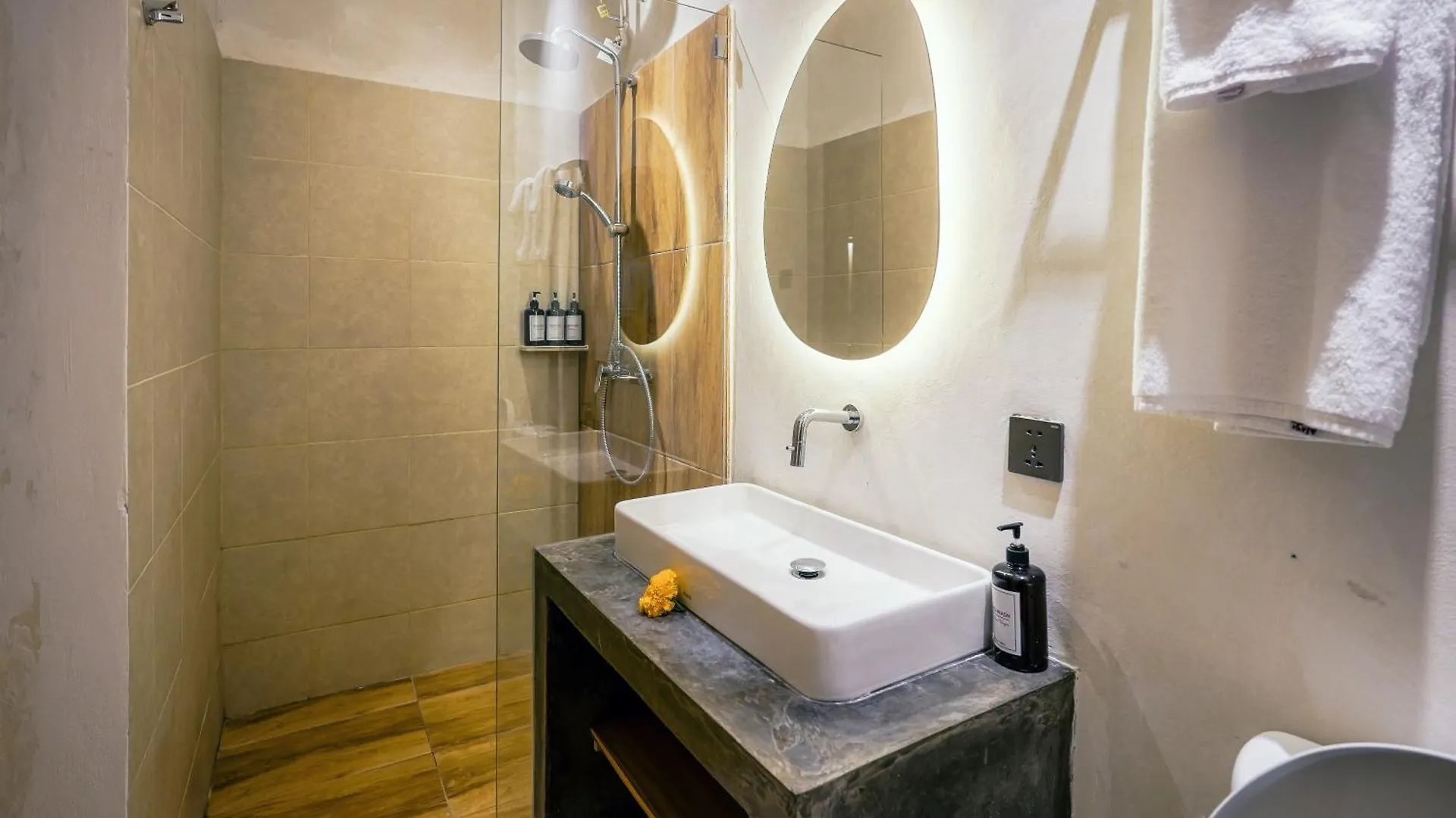 Alaya Homes B - Stylish Japandi Loft Suite In Seminyak 0*,  Indonesia