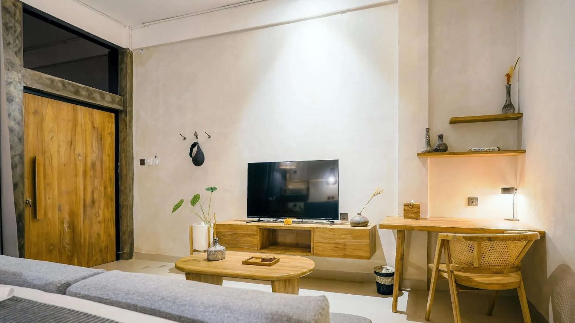 Pensión Alaya Homes B - Stylish Japandi Loft Suite In Seminyak