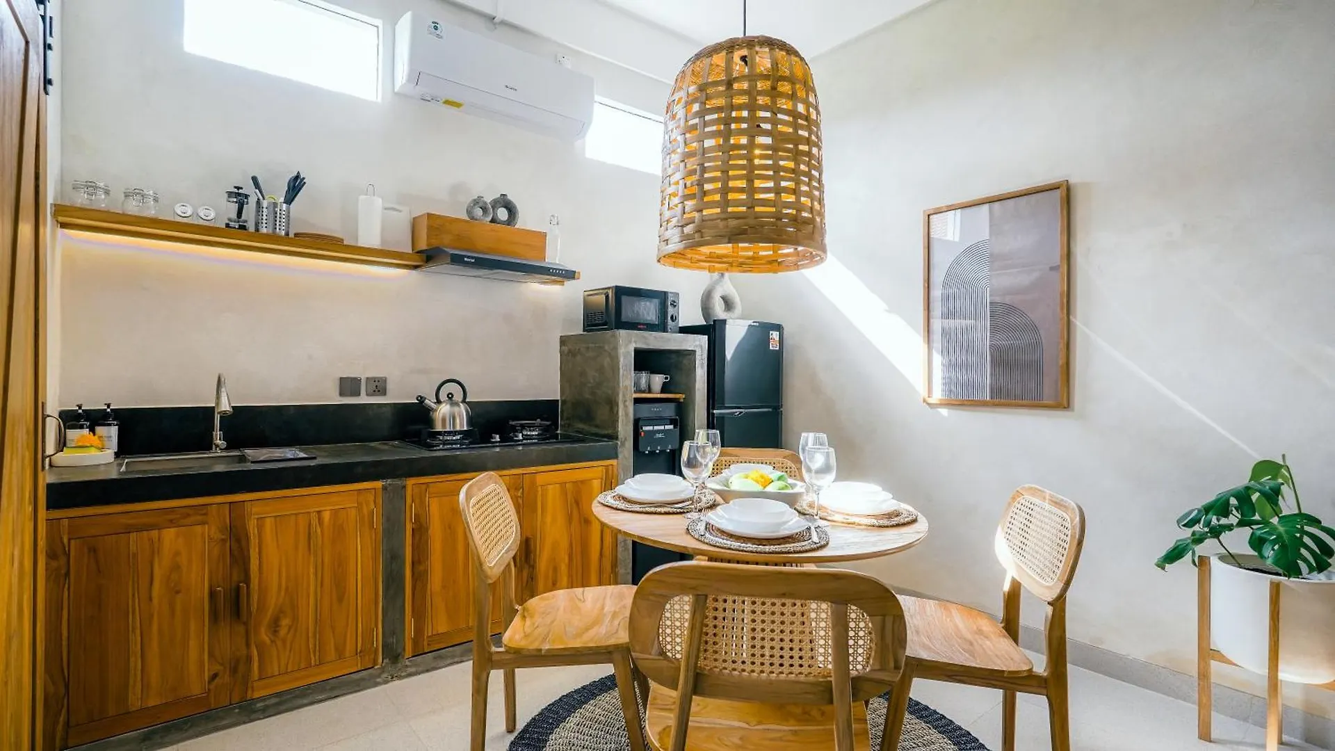 Pensión Alaya Homes B - Stylish Japandi Loft Suite In Seminyak